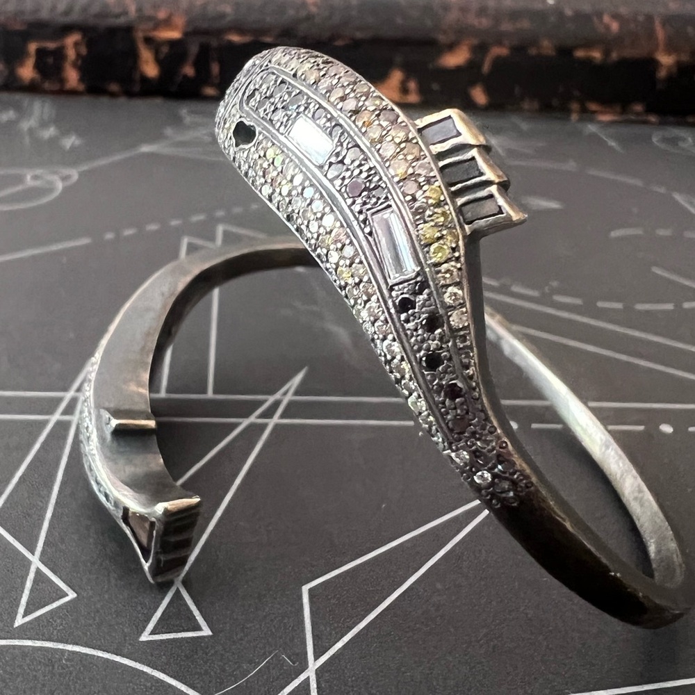 Roseark Fish Bangle - Picture 6 of 10
